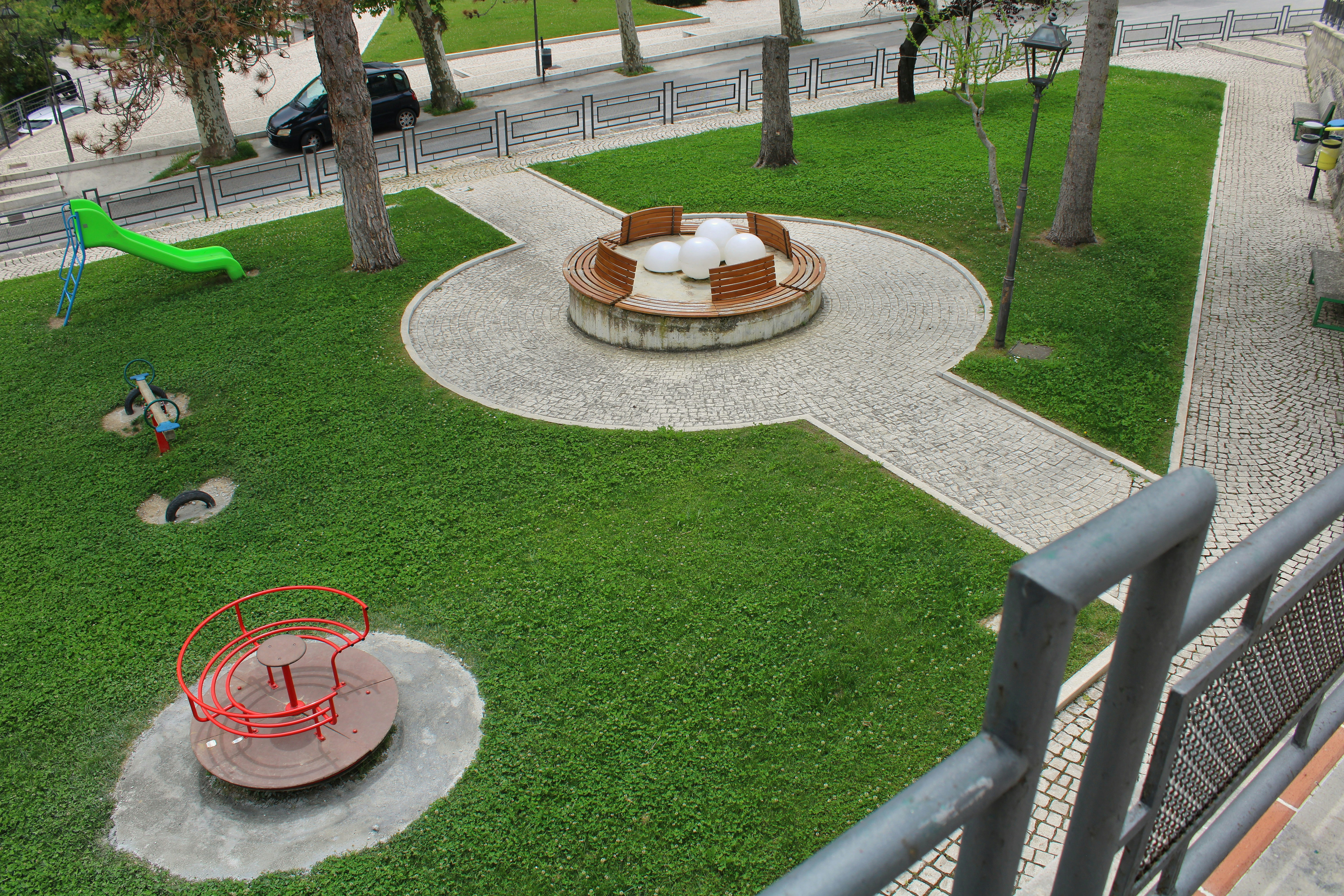 Sistema de riego en parque urbano